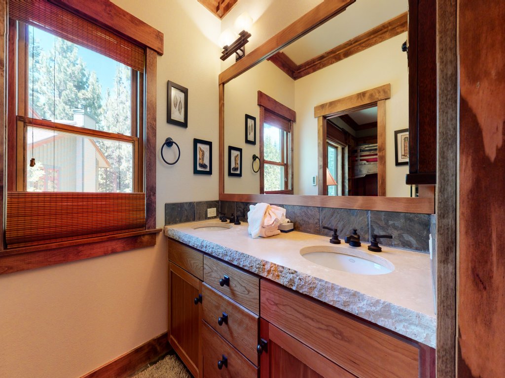 Lodestar #2001 Vacation Rental in Mammoth Lakes - RedAwning