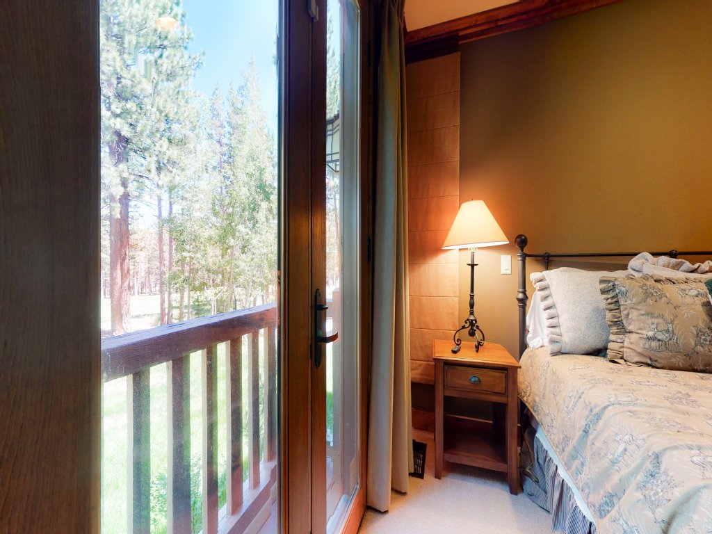 Lodestar #2001 Vacation Rental in Mammoth Lakes - RedAwning
