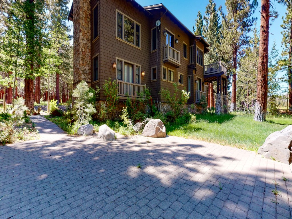 Lodestar #2001 Vacation Rental in Mammoth Lakes - RedAwning