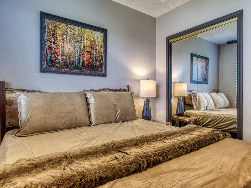 The Great Escape Vacation Rental in Sevierville - RedAwning