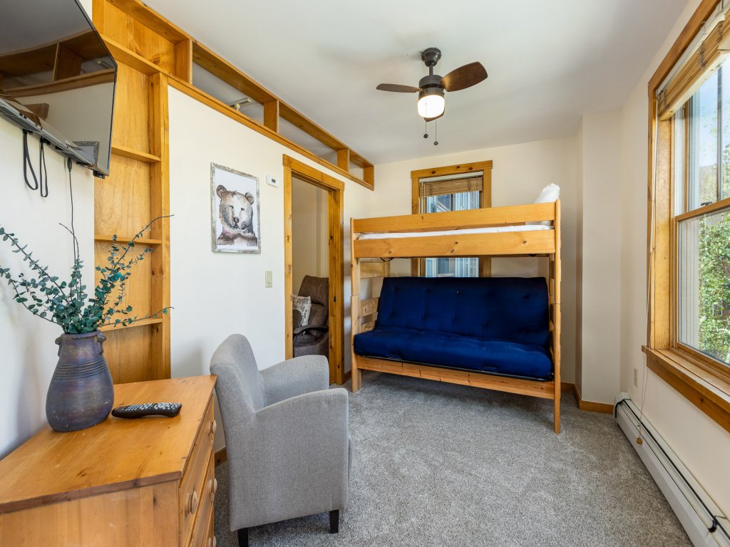 8363 Buffalo Lodge Vacation Rental in Keystone - RedAwning