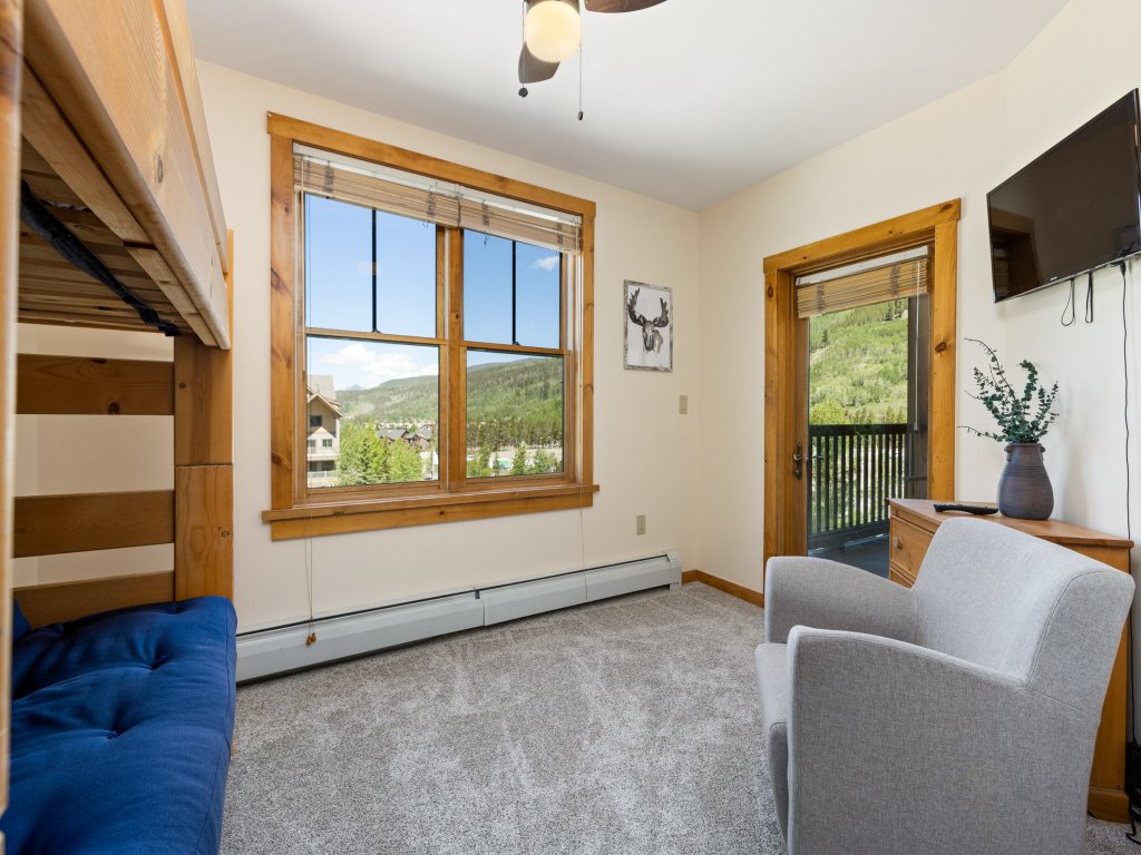 8363 Buffalo Lodge Vacation Rental in Keystone - RedAwning