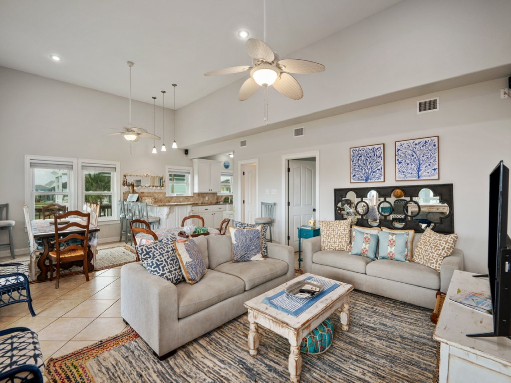 Camp Queenie Vacation Rental in Texas - RedAwning