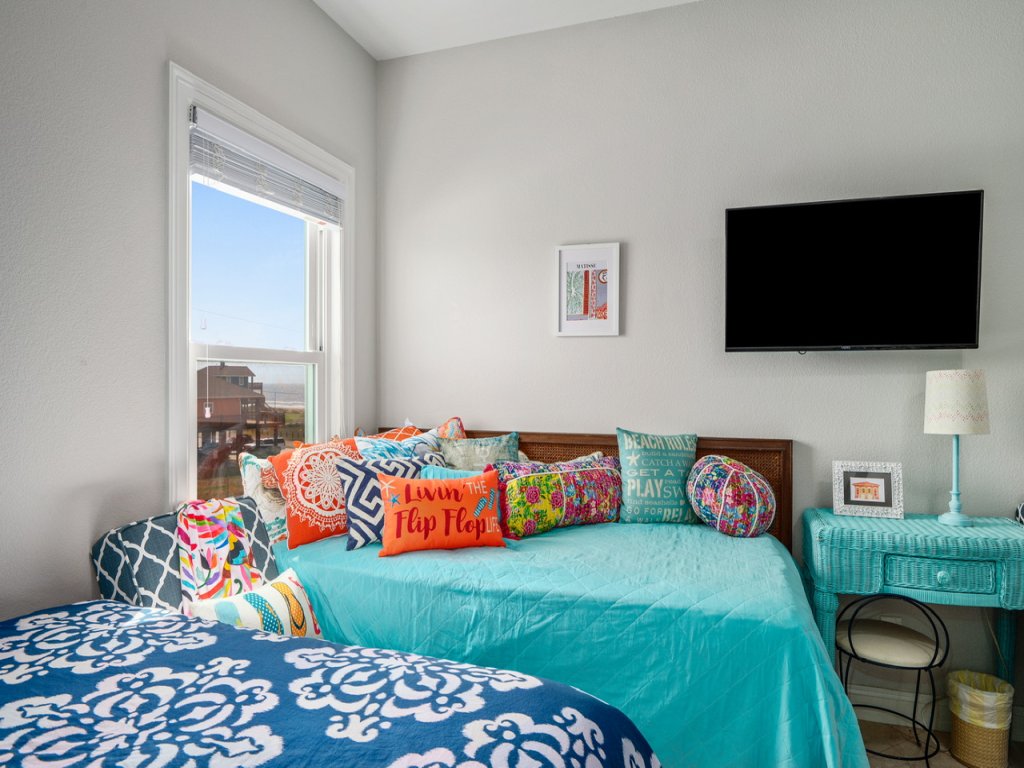 Camp Queenie Vacation Rental in Texas - RedAwning