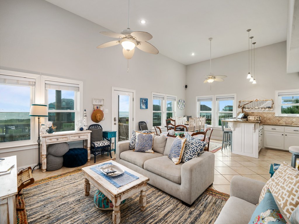 Camp Queenie Vacation Rental in Texas - RedAwning