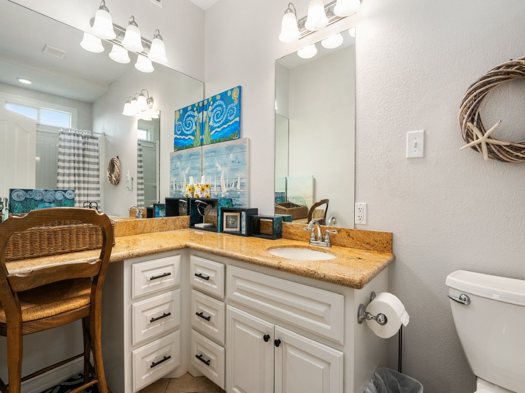 Camp Queenie Vacation Rental in Texas - RedAwning