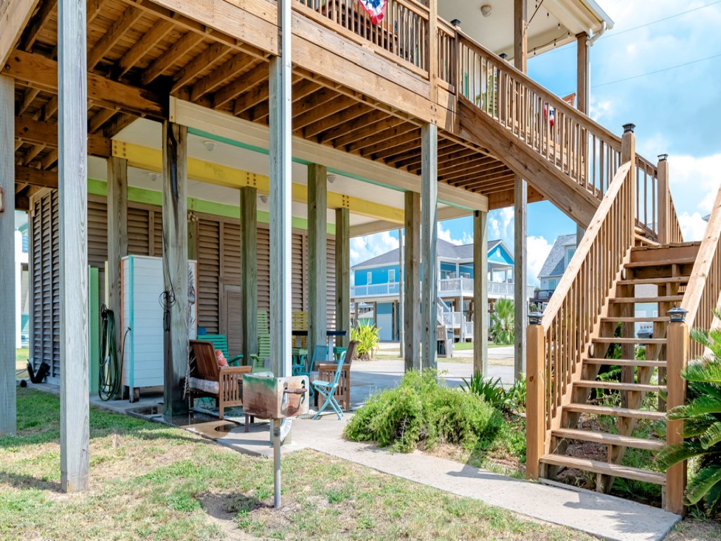 Camp Queenie Vacation Rental in Texas - RedAwning