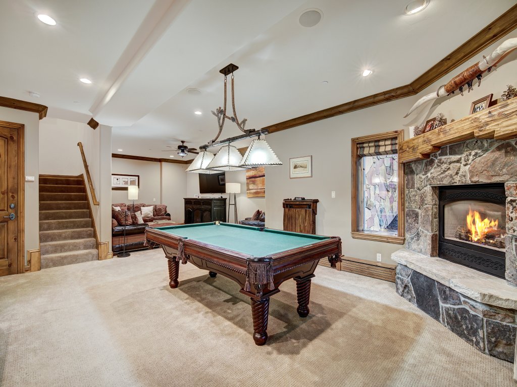 4BR+Den Townhome, Walk to lift, Private hot tub Vacation Rental in Edwards - RedAwning