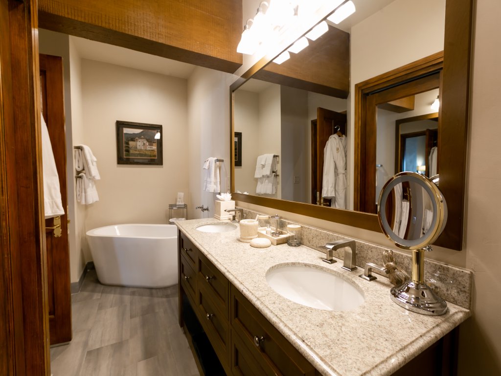 Bald Eagle Apartment Hotel in the Heart of Park City includes Outdoor Deck with Hot Tub Vacation Rental in Park City - RedAwning