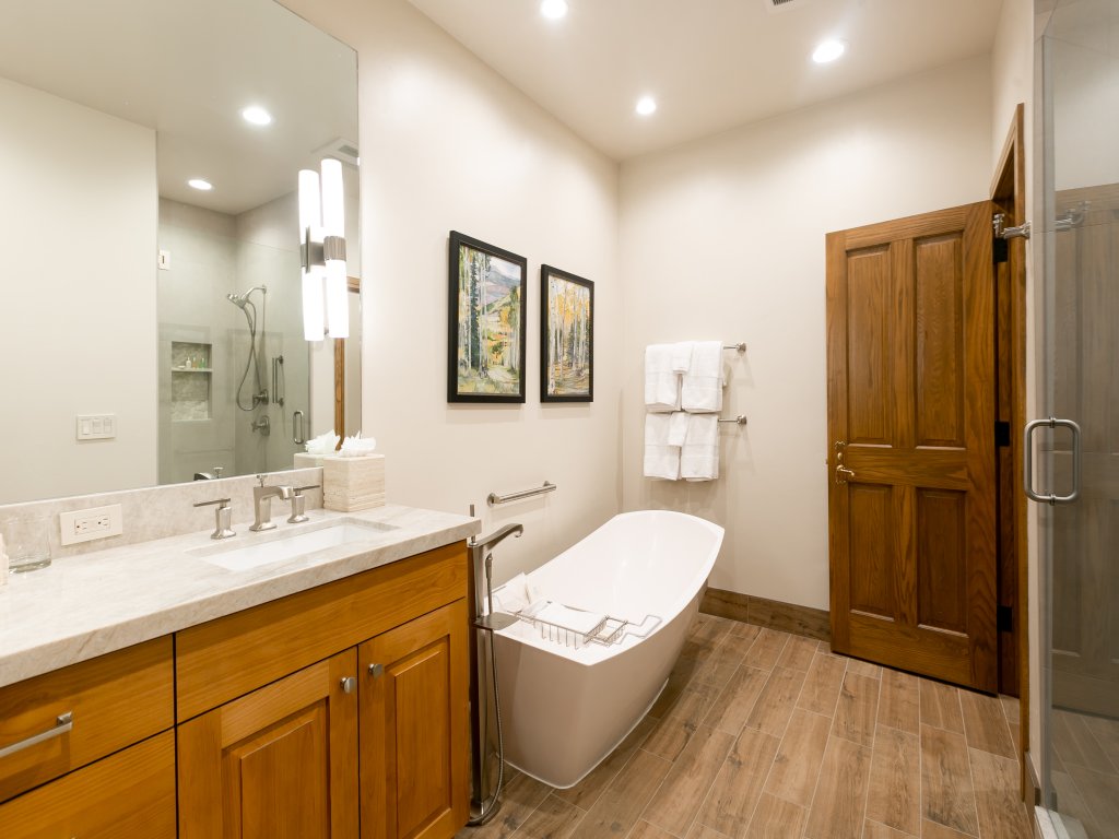 Bald Eagle Apartment Hotel in the Heart of Park City includes Outdoor Deck with Hot Tub Vacation Rental in Park City - RedAwning