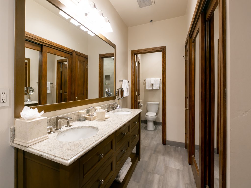 Bald Eagle Apartment Hotel in the Heart of Park City includes Outdoor Deck with Hot Tub Vacation Rental in Park City - RedAwning