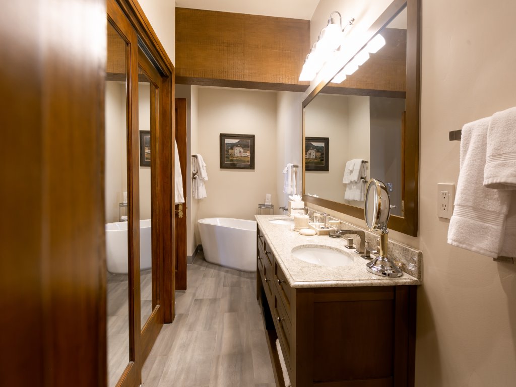 Bald Eagle Apartment Hotel in the Heart of Park City includes Outdoor Deck with Hot Tub Vacation Rental in Park City - RedAwning