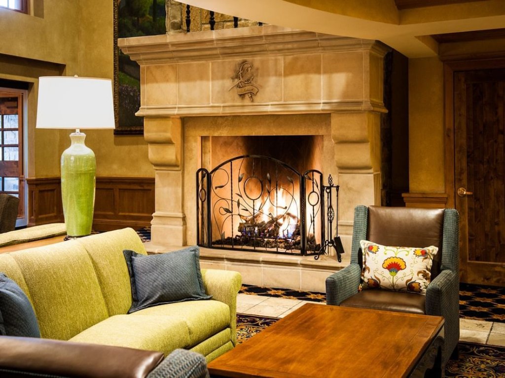 Expansive Four Bedroom Suite at The Chateaux Vacation Rental in Park City - RedAwning