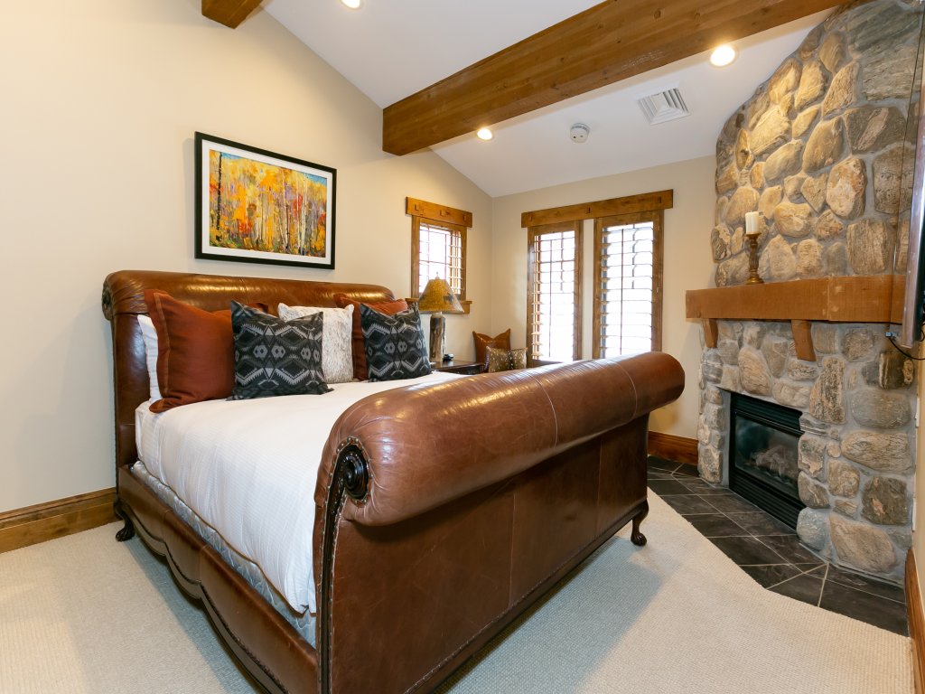 Expansive Four Bedroom Suite at The Chateaux Vacation Rental in Park City - RedAwning