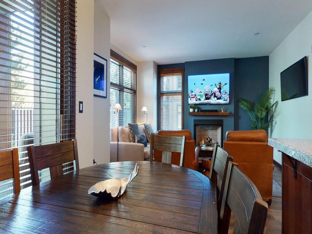 Solstice #14 Vacation Rental in Mammoth Lakes - RedAwning