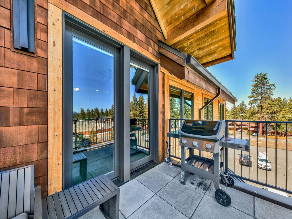 Luxury 2Br Residence steps from Heavenly Village & Gondola Vacation Rental in California - RedAwning