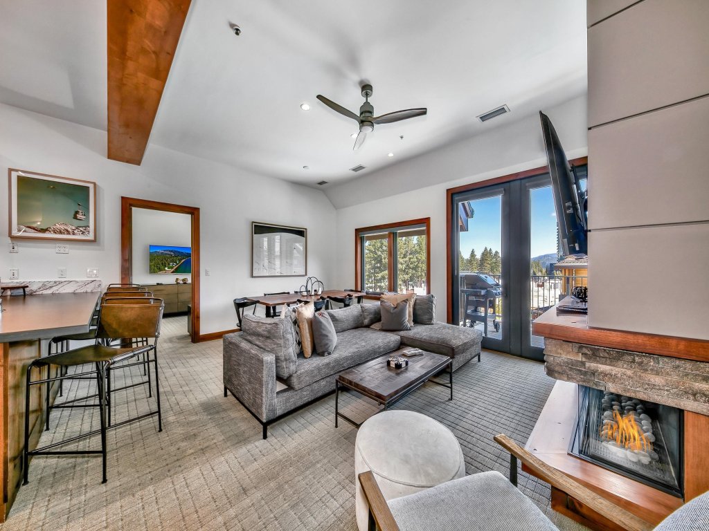 Luxury 2Br Residence steps from Heavenly Village & Gondola Vacation Rental in California - RedAwning