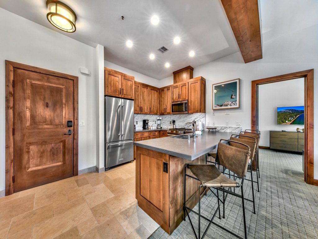 Luxury 2Br Residence steps from Heavenly Village & Gondola Vacation Rental in California - RedAwning