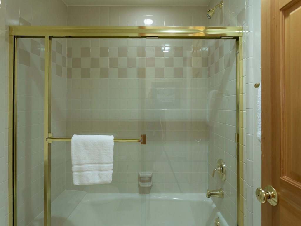 Double Eagle at Deer Valley Resort - Three Bedroom Condo with Hot Tub #17 Vacation Rental in Park City - RedAwning