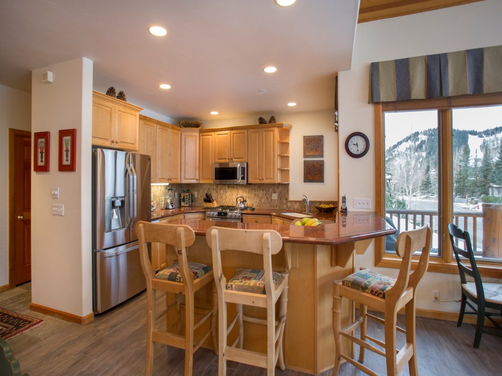 Double Eagle at Deer Valley Resort - Three Bedroom Condo with Hot Tub #17 Vacation Rental in Park City - RedAwning