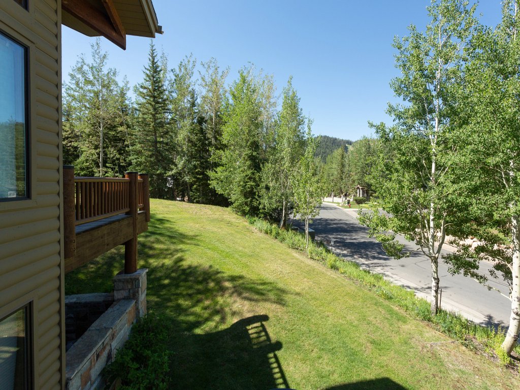 Double Eagle at Deer Valley Resort - Three Bedroom Condo with Hot Tub #17 Vacation Rental in Park City - RedAwning