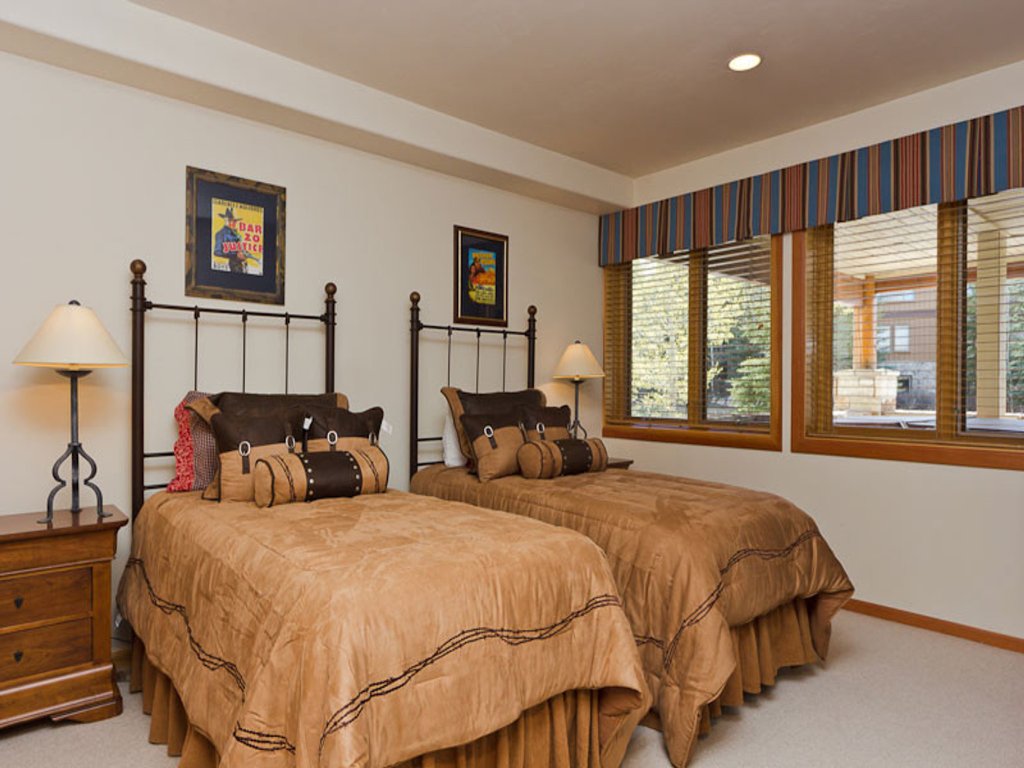 Double Eagle at Deer Valley Resort - Three Bedroom Condo with Hot Tub #17 Vacation Rental in Park City - RedAwning