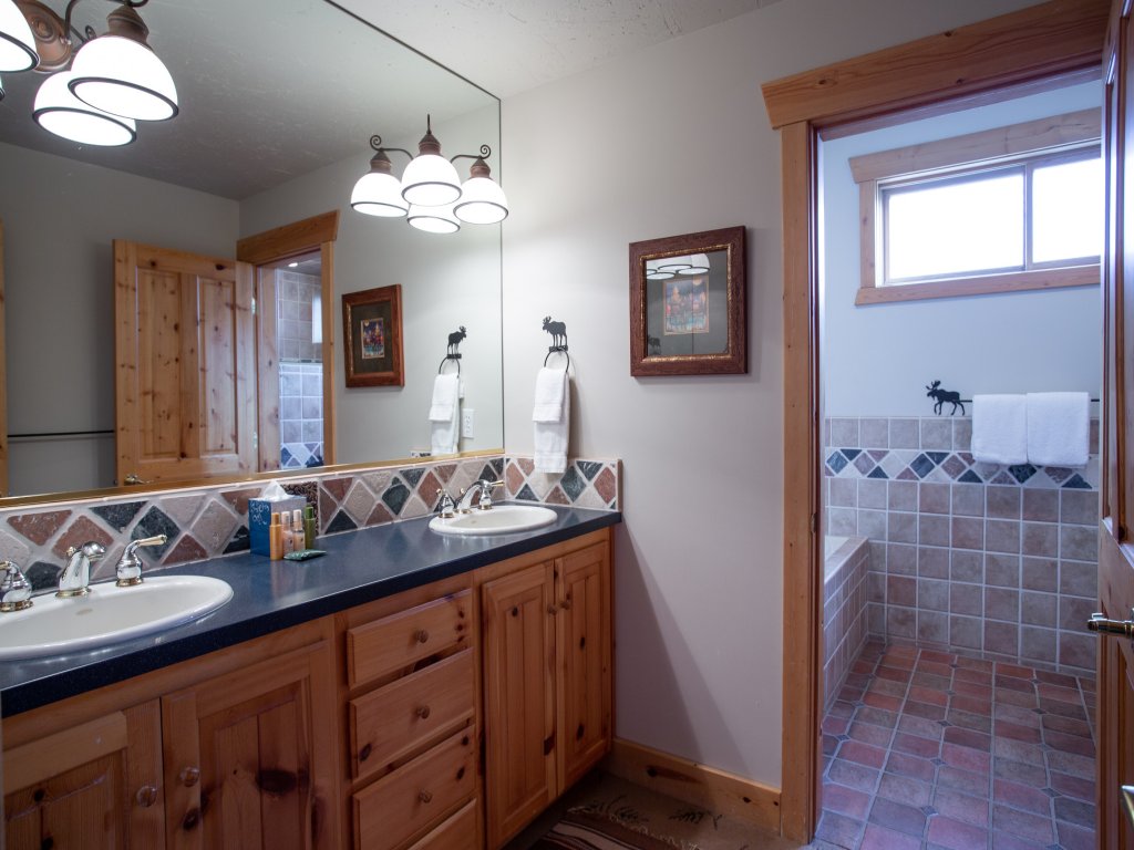 Bristlecone at Deer Valley Resort - Three Bedroom Condo with Loft and Hot Tub #504 Vacation Rental in Park City - RedAwning
