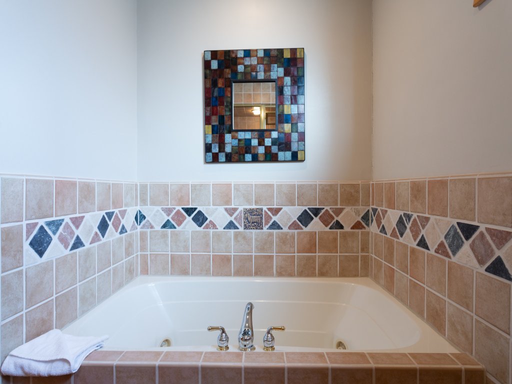 Bristlecone at Deer Valley Resort - Three Bedroom Condo with Loft and Hot Tub #504 Vacation Rental in Park City - RedAwning
