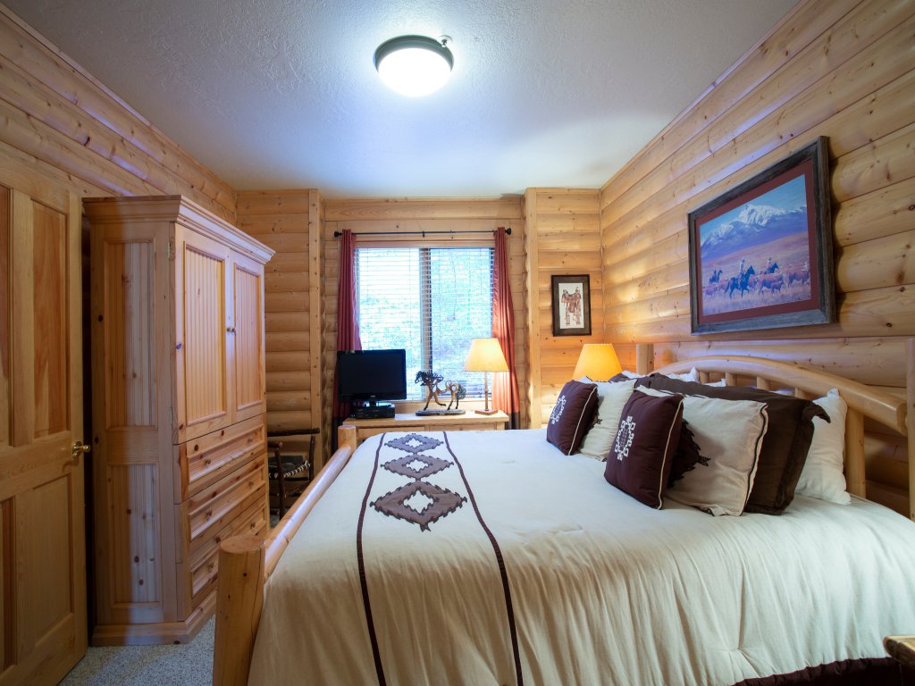 Comstock Lodge at Deer Valley Resort - Two Bedroom Condo with Hot Tub #101 Vacation Rental in Park City - RedAwning