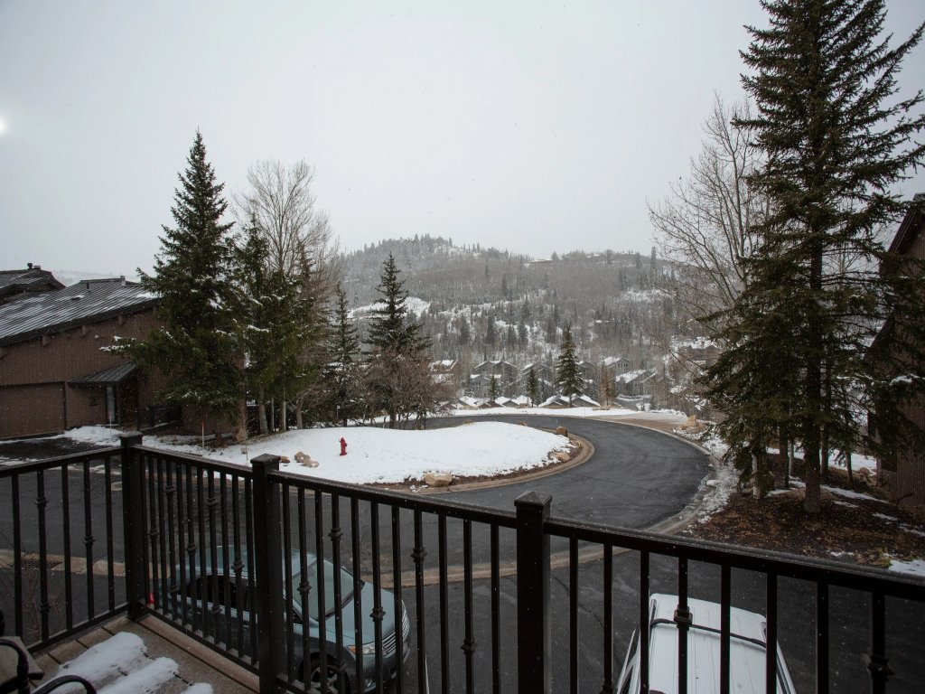Pinnacle at Deer Valley Resort - Four Bedroom Condo with Hot Tub #1065 Vacation Rental in Park City - RedAwning