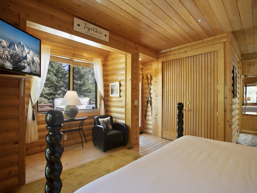 Chaparral at Deer Valley Resort - Three Bedroom Condo with Hot Tub #102 Vacation Rental in Park City - RedAwning