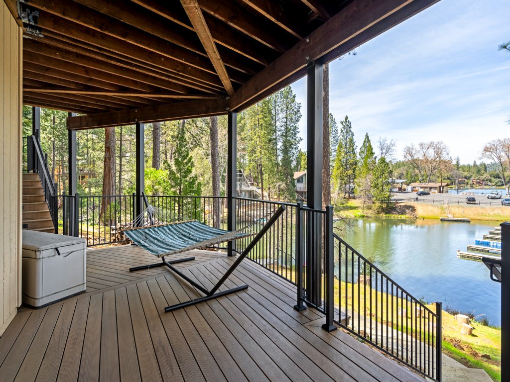 Dos Pinos - Spacious Lakefront Cabin w/ Game Room Vacation Rental in California - RedAwning