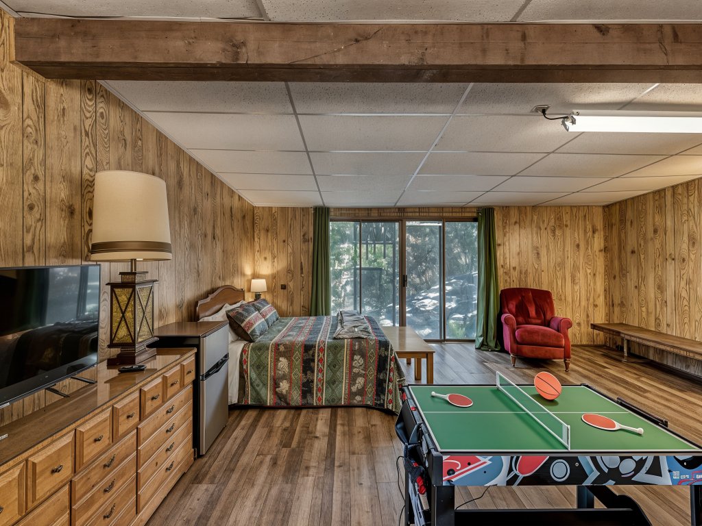 Grizzly Bear Lodge Rustic Cabin Vacation Rental in California - RedAwning