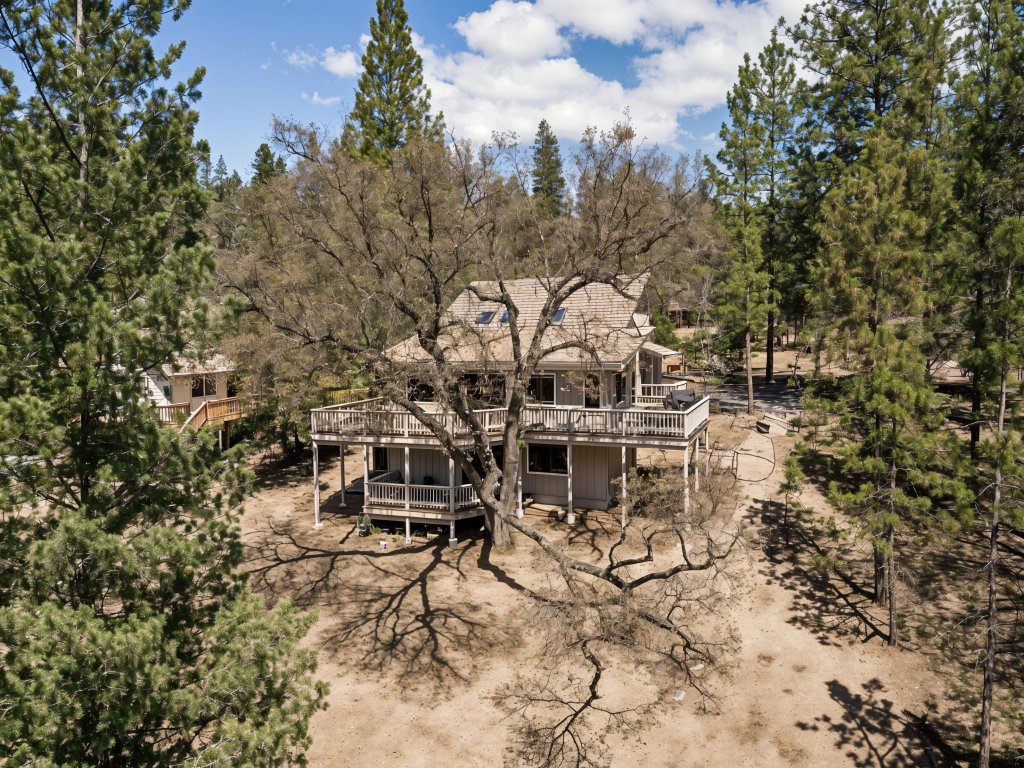 Three Wild Turkeys - Amazing Outdoor Spaces!  2 Decks! Vacation Rental in California - RedAwning