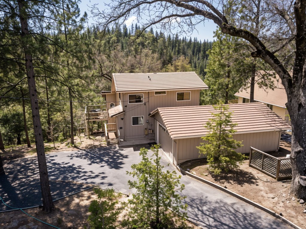 Three Wild Turkeys - Amazing Outdoor Spaces!  2 Decks! Vacation Rental in California - RedAwning