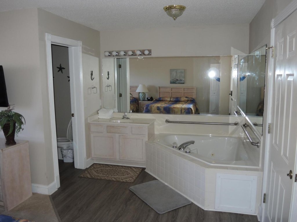 407 Vacation Rental in Calabash - RedAwning
