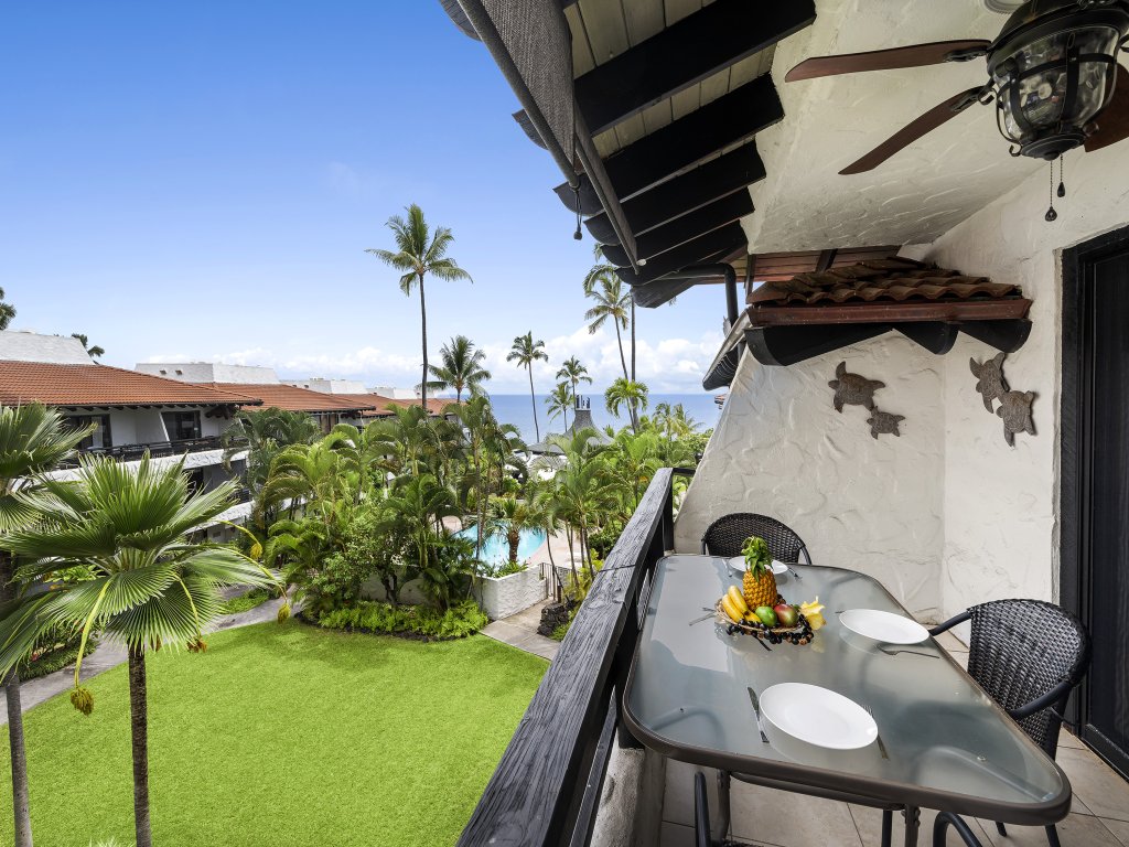 Casa De Emdeko 323 Vacation Rental in Kailua Kona - RedAwning