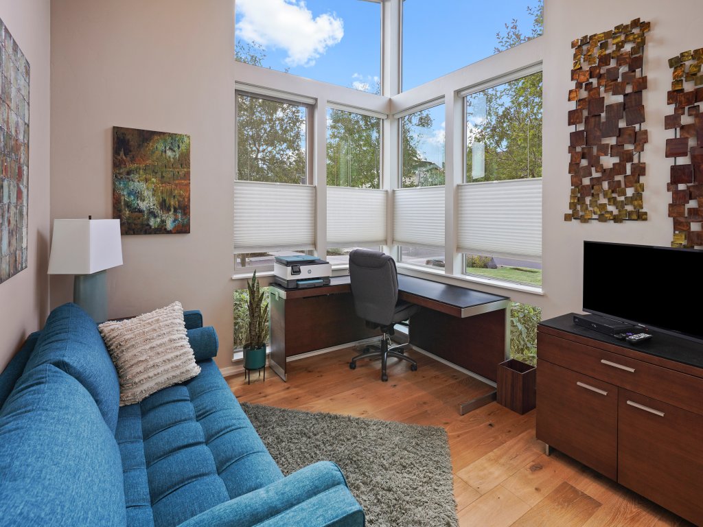 NWX Discover 30 Day Minimum Vacation Rental in Bend - RedAwning