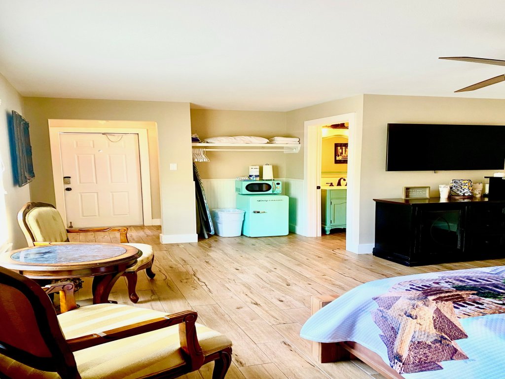 Coast Oaks Cottage 6 Vacation Rental in Rockport - RedAwning