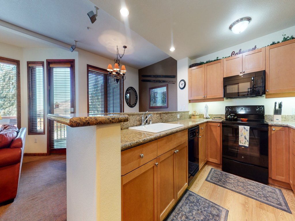 Eagle Run #114 Vacation Rental in Mammoth Lakes - RedAwning