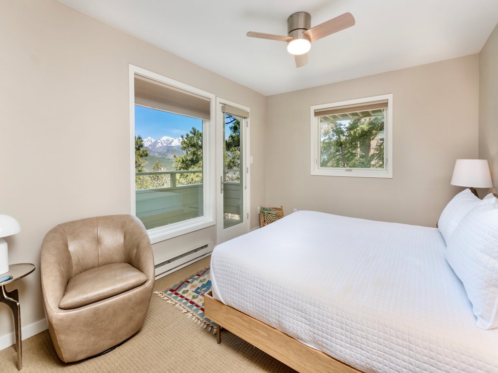 Cliffview Luxury Vacation Rental at Windcliff Vacation Rental in Estes Park - RedAwning