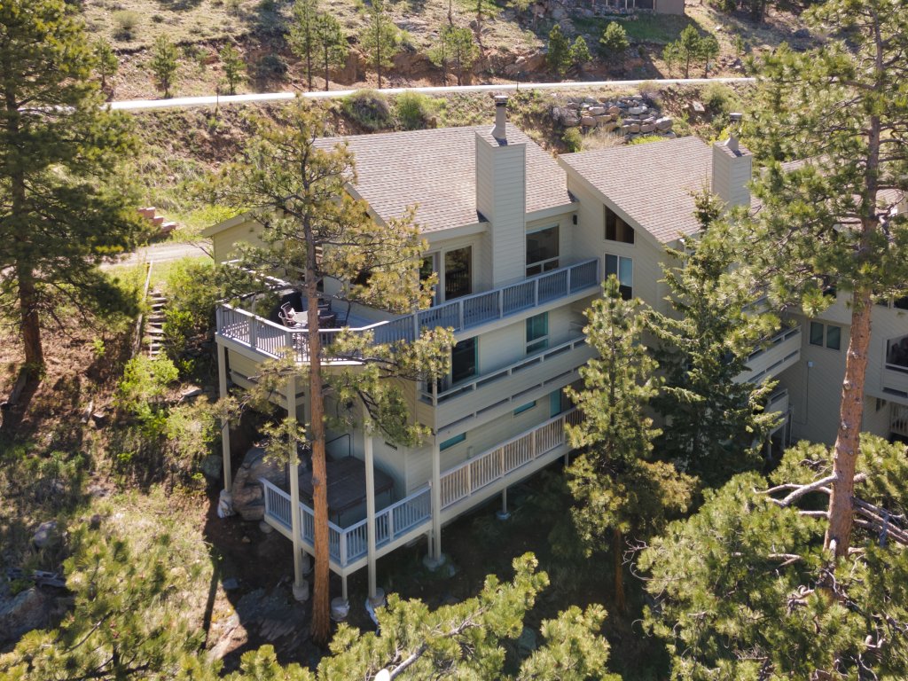 Cliffview Luxury Vacation Rental at Windcliff Vacation Rental in Estes Park - RedAwning