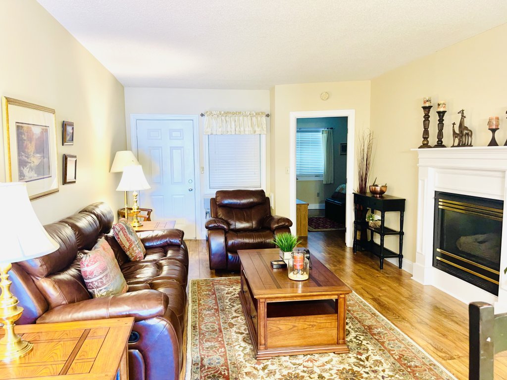 204 2-Bedroom Vacation Rental in Pigeon Forge - RedAwning