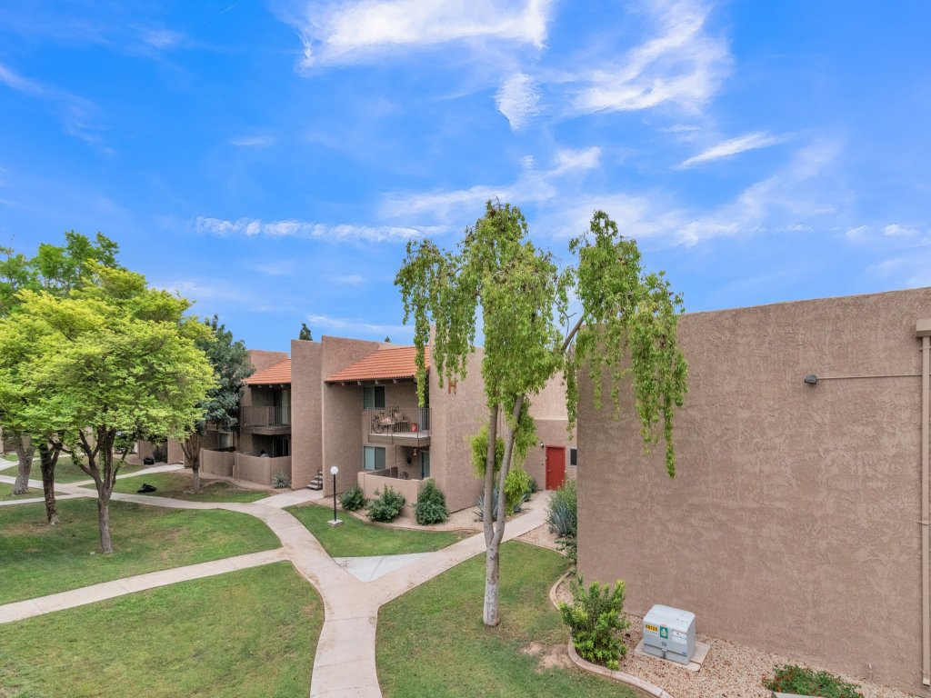ARIZONA SOUTHWEST DECOR - BETWEEN  PHOENIX AND OLD TOWN SCOTTSDALE AT SPENGLER CONDOS Vacation Rental in Phoenix - RedAwning