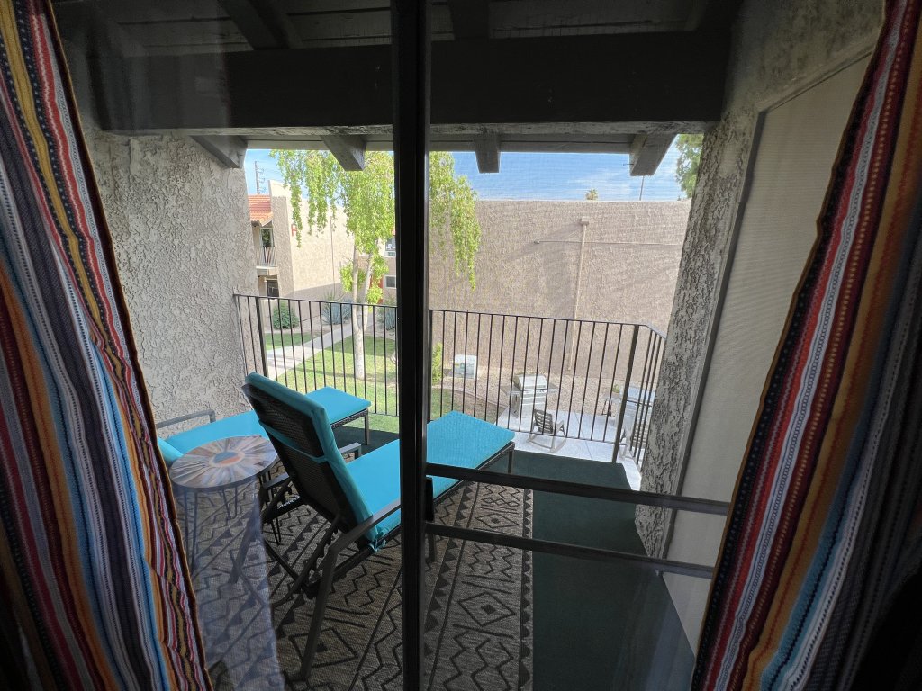 ARIZONA SOUTHWEST DECOR - BETWEEN  PHOENIX AND OLD TOWN SCOTTSDALE AT SPENGLER CONDOS Vacation Rental in Phoenix - RedAwning