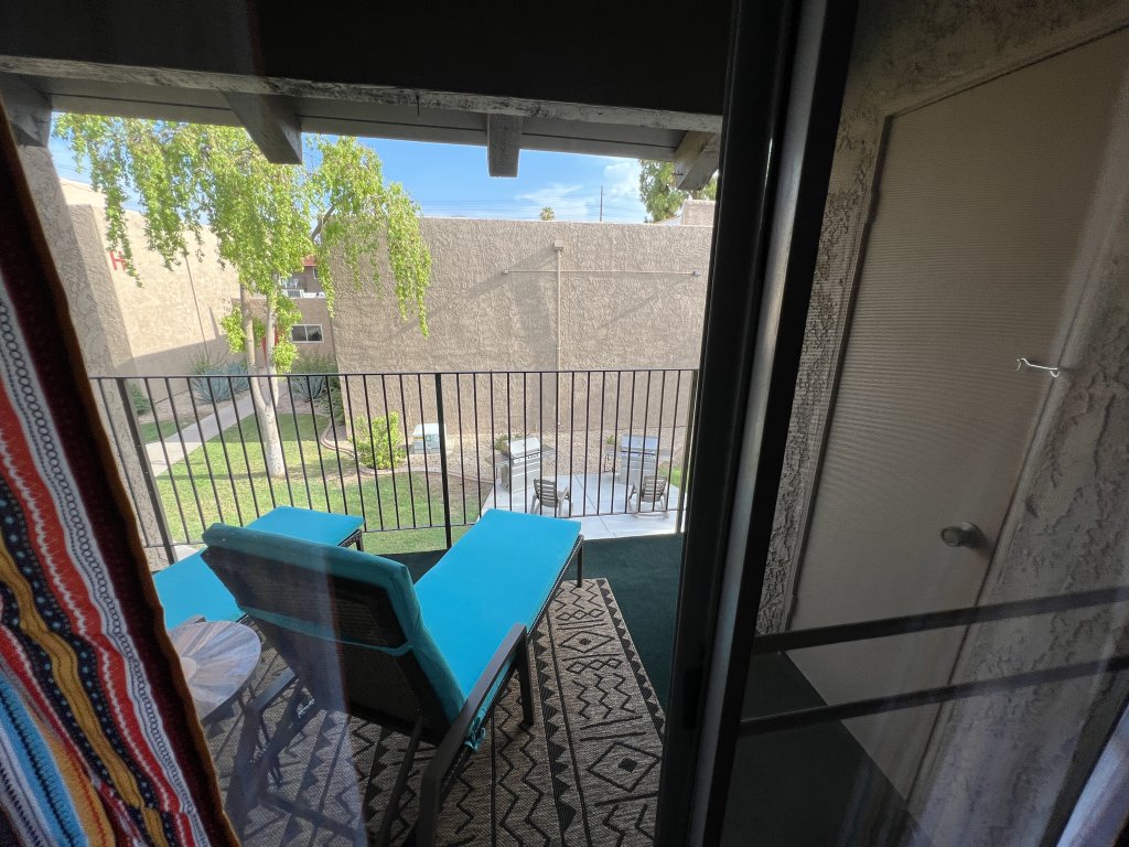 ARIZONA SOUTHWEST DECOR - BETWEEN  PHOENIX AND OLD TOWN SCOTTSDALE AT SPENGLER CONDOS Vacation Rental in Phoenix - RedAwning