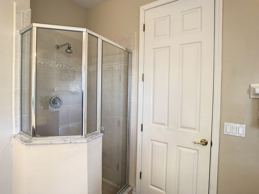 Fantastic 7 Bed 6 Bath in Prestigious Gated Comm. Vacation Rental in Kissimmee - RedAwning