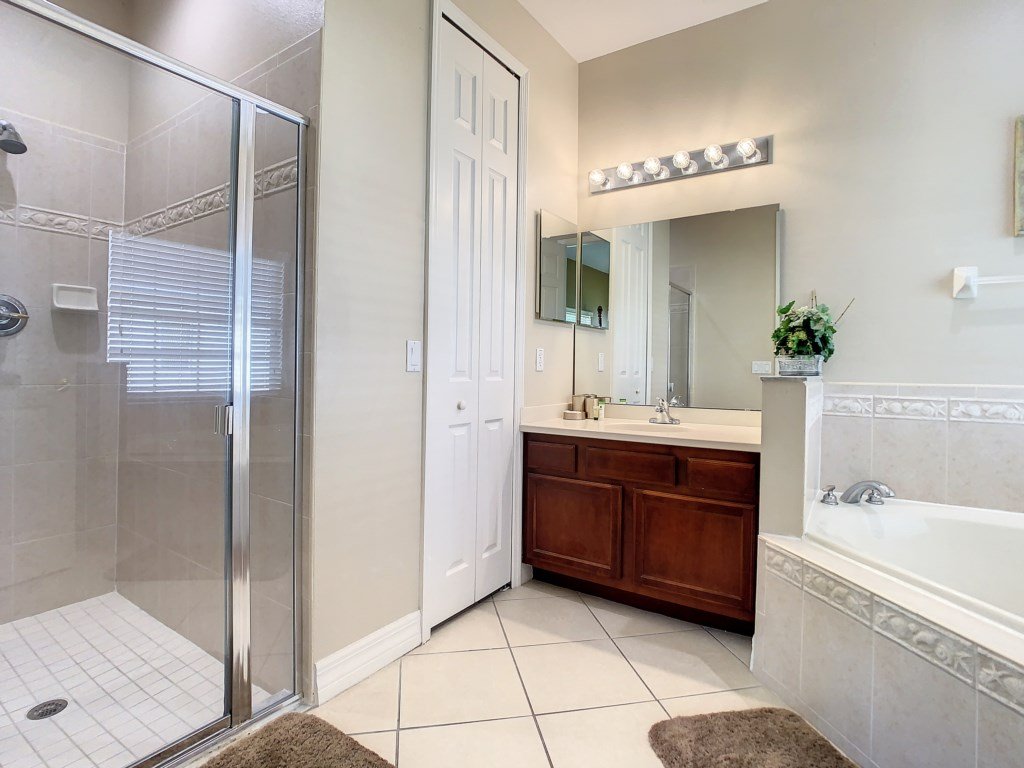 Fantastic 7 Bed 6 Bath in Prestigious Gated Comm. Vacation Rental in Kissimmee - RedAwning