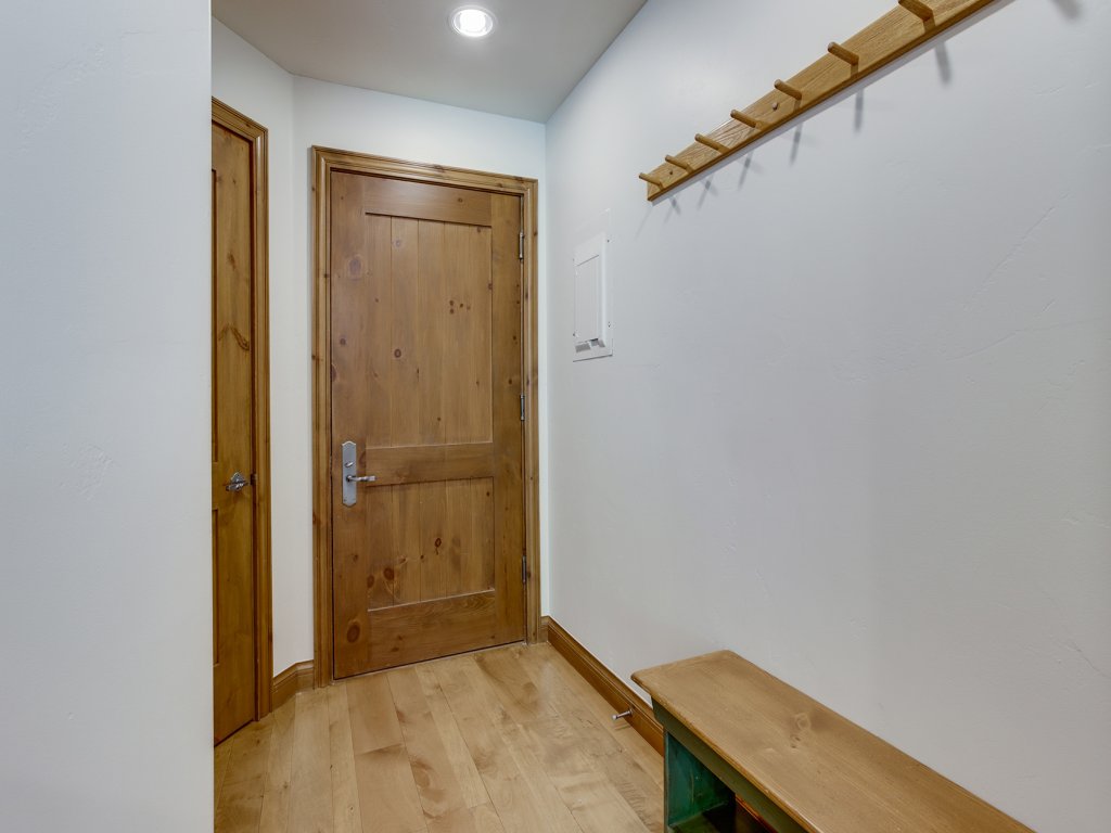 Spacious studio condo with lift view at Elkhorn Lodge Vacation Rental in Beaver Creek - RedAwning