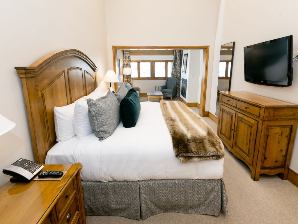 Luxury Three Bedroom Suite with Three Kings Vacation Rental in Park City - RedAwning